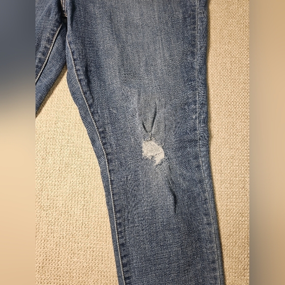 Levis Women's 711 Skinny Jean, Medium Wash, Mid Rise, Freyed Hem Size 33 - Picture 8 of 13